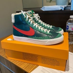 Nike Blazer ‘77 vintage Christmas colorwayMens size 6 or womens size 7.5